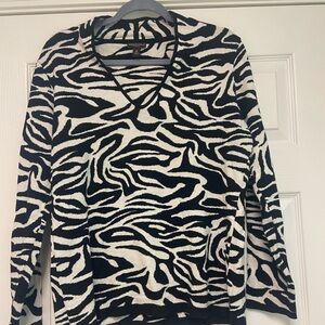 EUC Soft cotton Zebra sweater